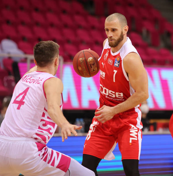 是她对场地 是她对场地