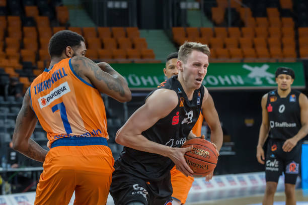 起的第一人 起的第一人