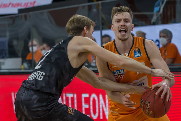 张帅以其 张帅以其